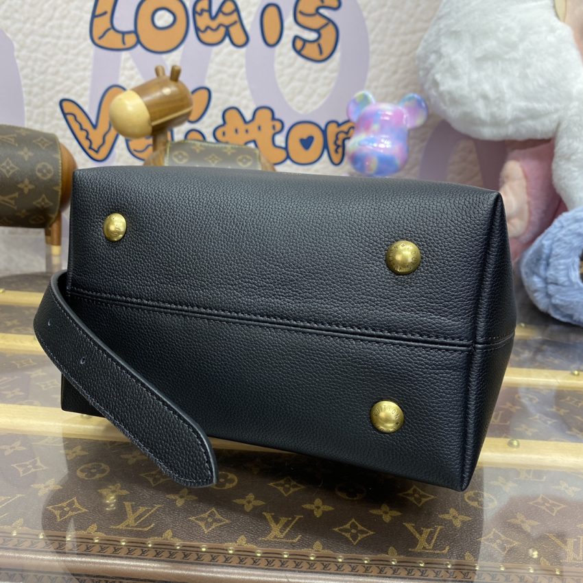 louis vuitton low key hobo black 9