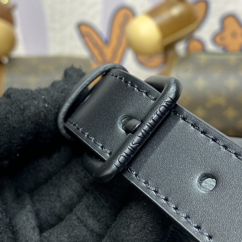louis vuitton messenger black 9