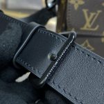 Louis Vuitton Montsouris tragbare Geldbörse 4