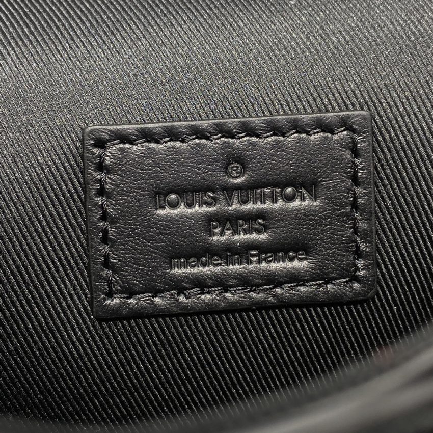 Louis Vuitton Montsouris tragbare Geldbörse 5