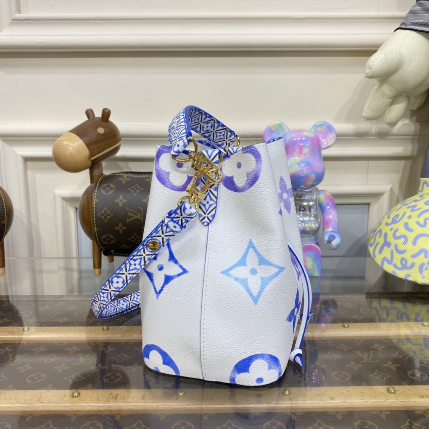 louis vuitton neonoe bb white blue 4