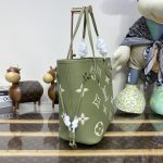 louis vuitton neverfull mm green 4