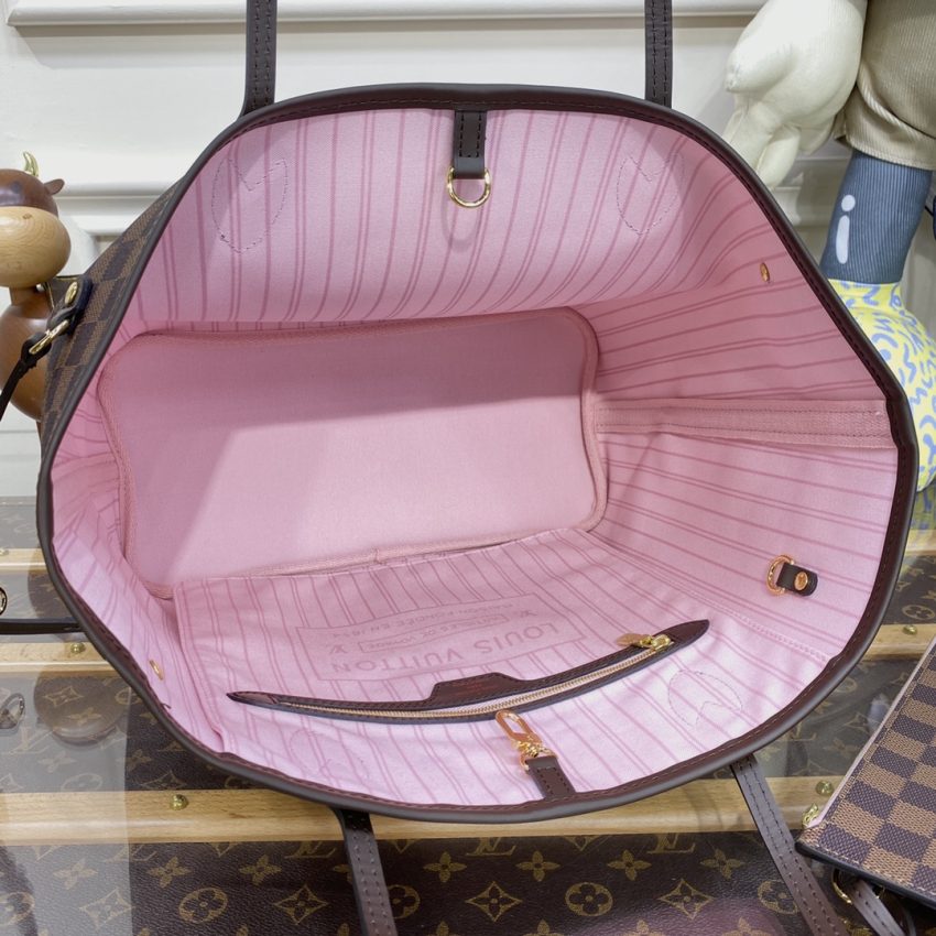 louis vuitton neverfull mm grid pink inside 4