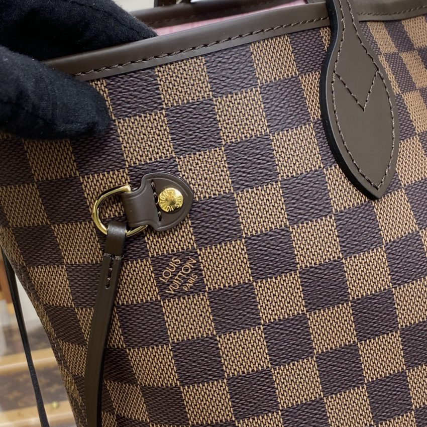 louis vuitton neverfull mm grid pink inside 5