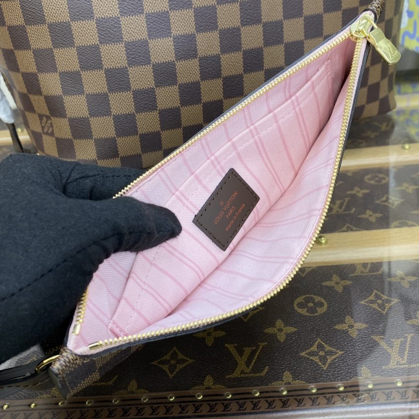 louis vuitton neverfull mm grid pink inside 8