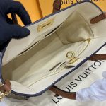 louis vuitton on my side beige 4