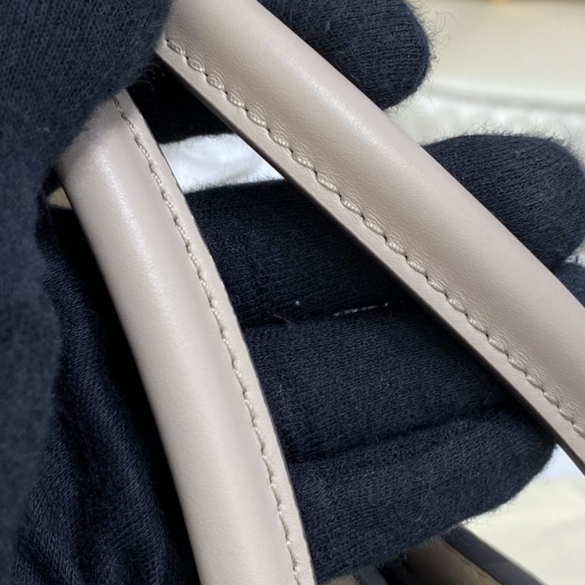 louis vuitton on my side white 9