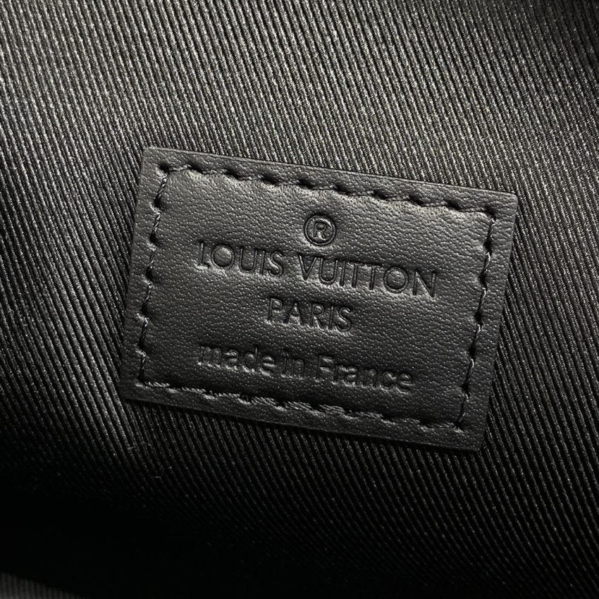 louis vuitton pilot wearable wallet black 3