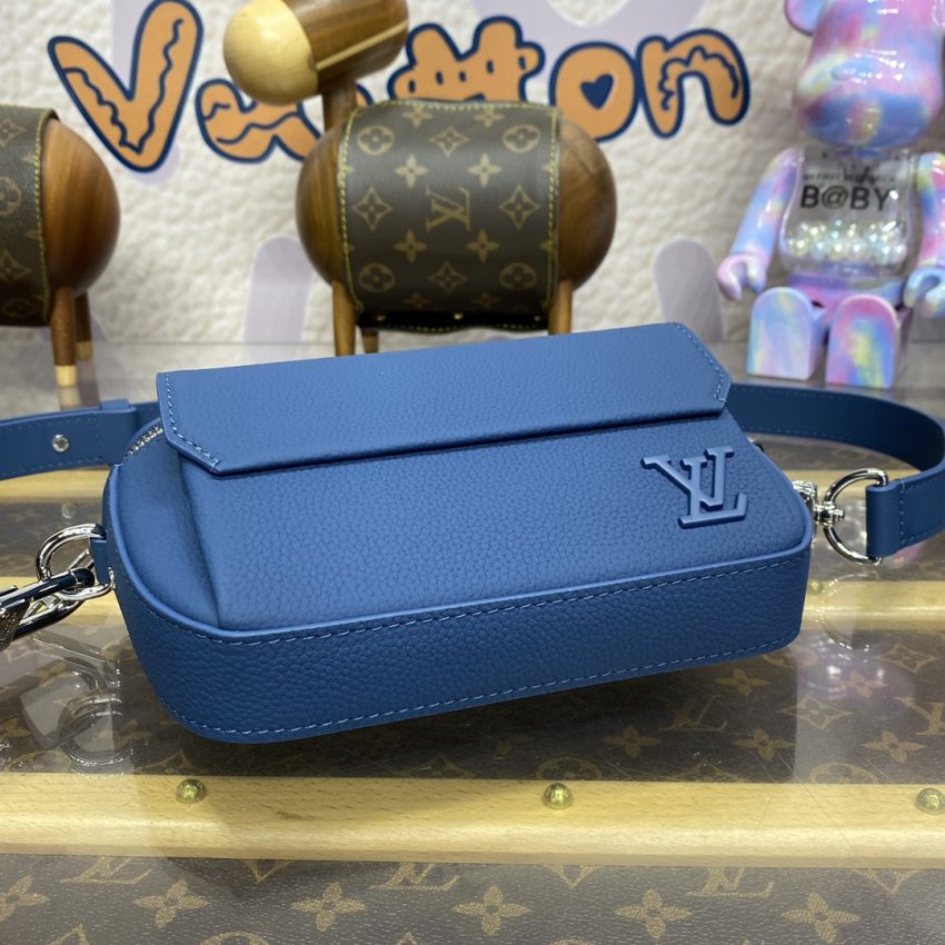 louis vuitton pilot wearable wallet blue 3