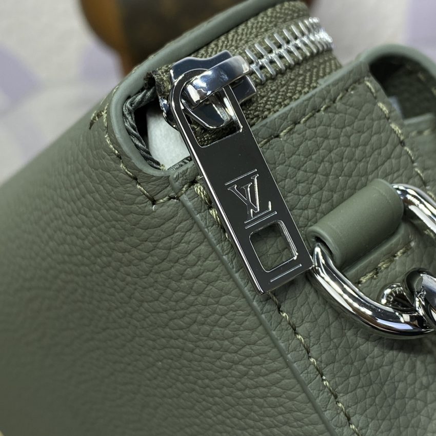 louis vuitton pilot wearable wallet green 4