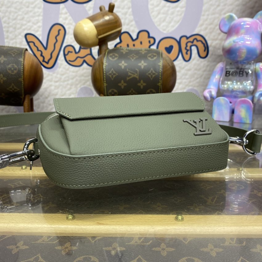 louis vuitton pilot wearable wallet green 7