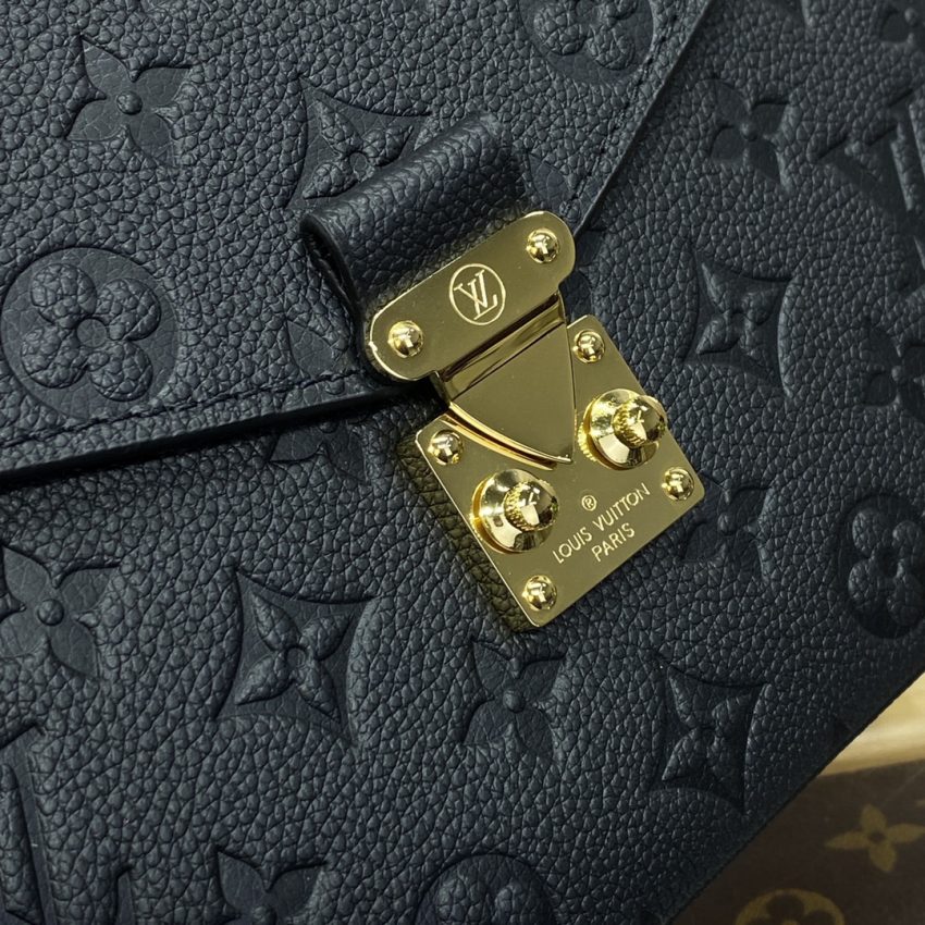 louis vuitton pochette metis black 2