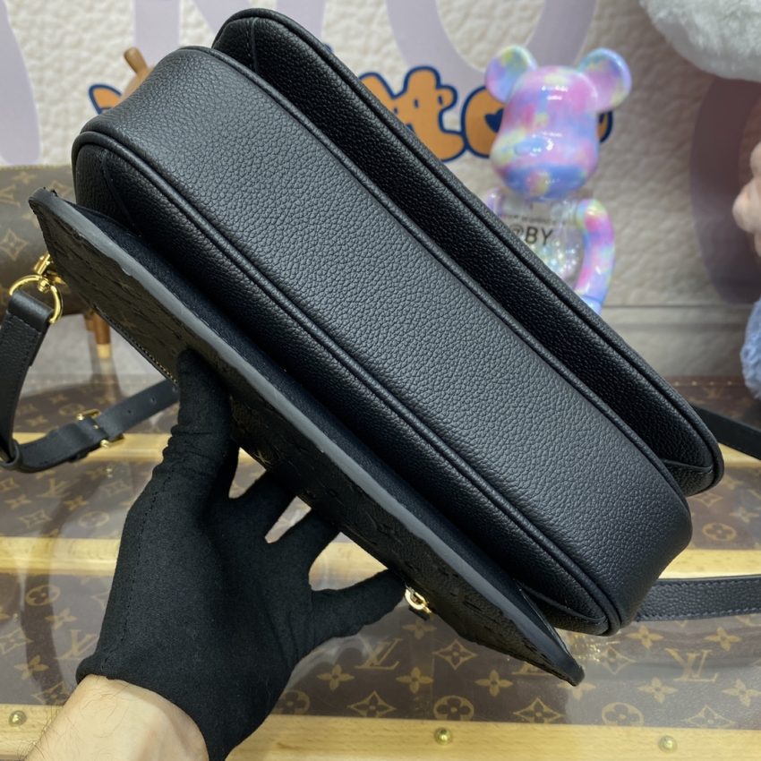 louis vuitton pochette metis black 8