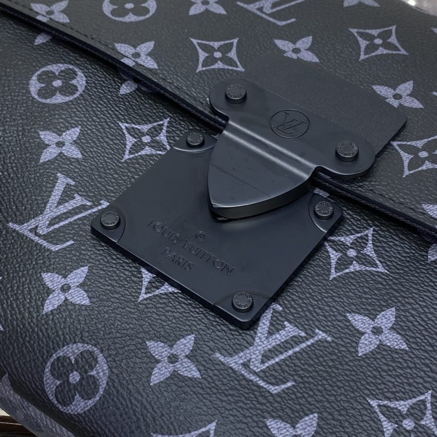 louis vuitton pochette s lock 4