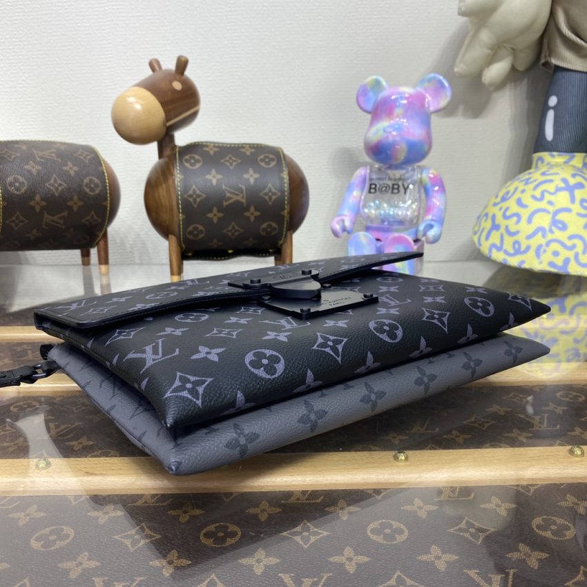 louis vuitton pochette s lock 5