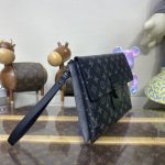 louis vuitton pochette s lock 7