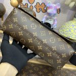 louis vuitton s cape messenger brown 2