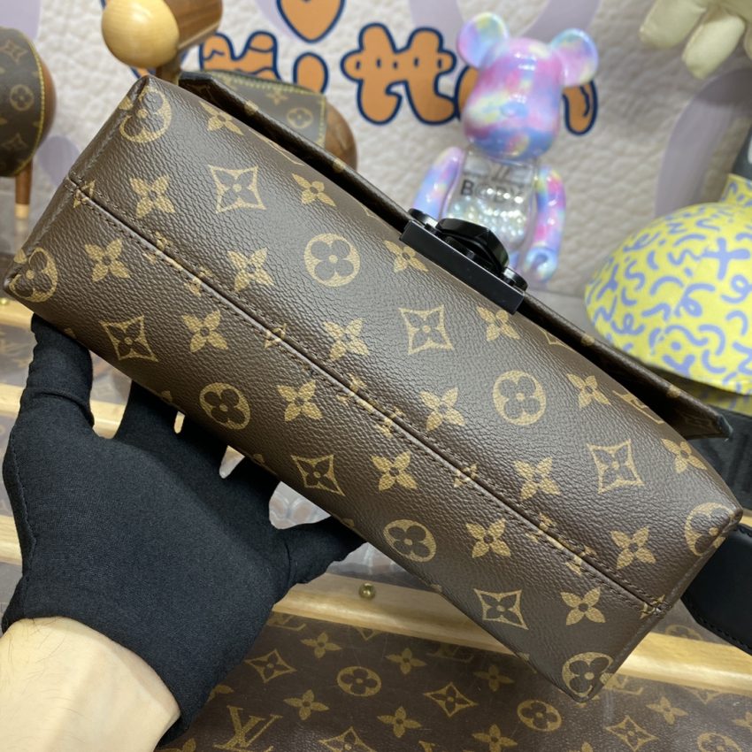 louis vuitton s cape messenger brown 2