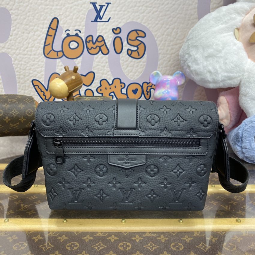 louis vuitton s cape messenger full black 10