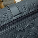 louis vuitton s cape messenger full black 4
