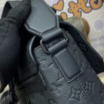 louis vuitton s cape messenger full black 5