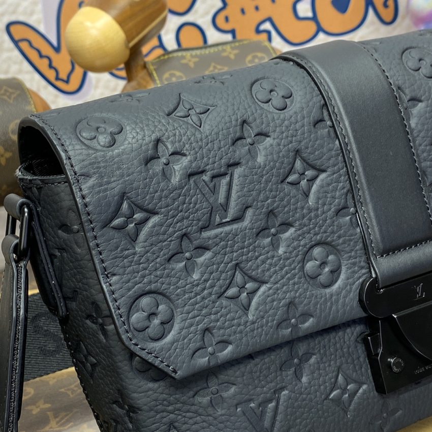 louis vuitton s cape messenger full black 6
