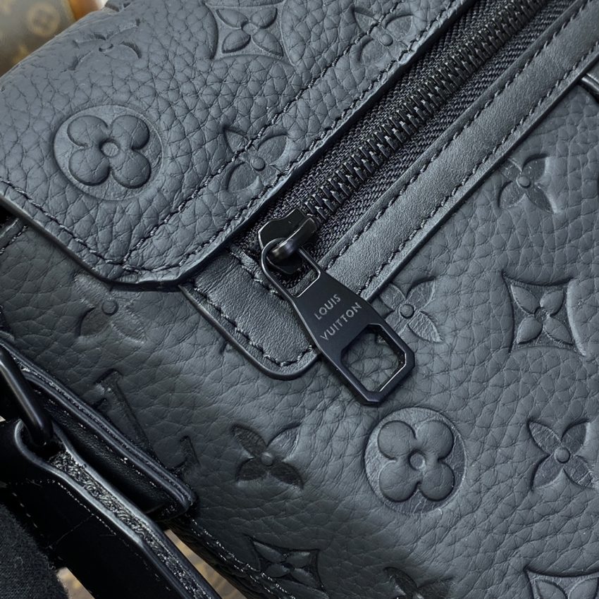 louis vuitton s cape messenger full black 9