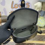 louis vuitton saumur black 7