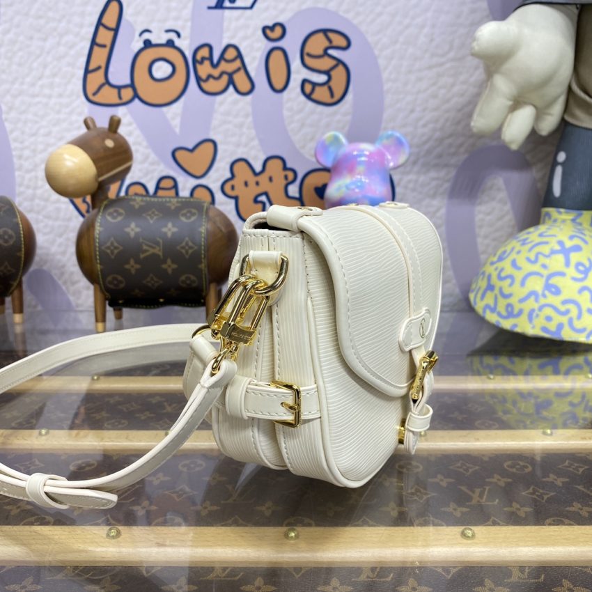louis vuitton saumur white 5