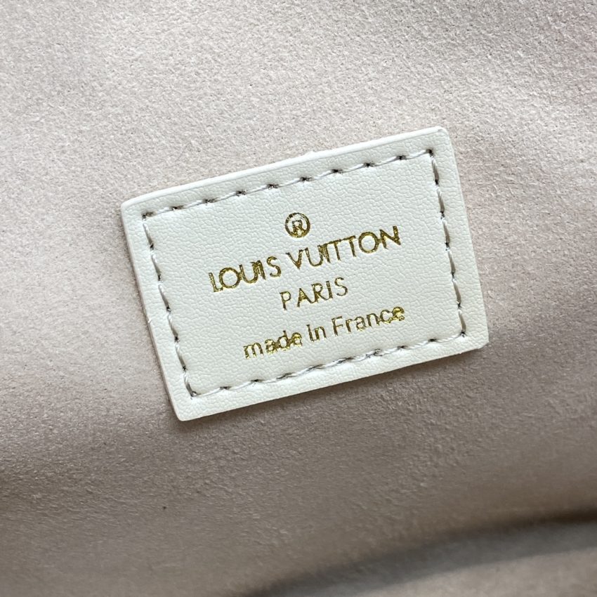 louis vuitton saumur white 6