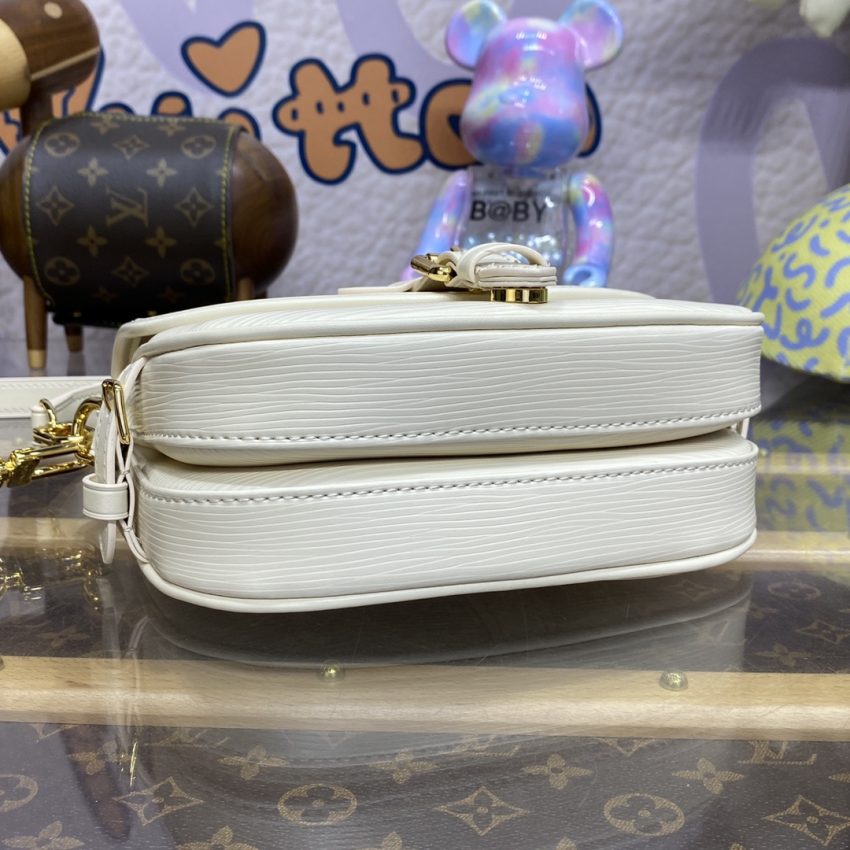 louis vuitton saumur white 8