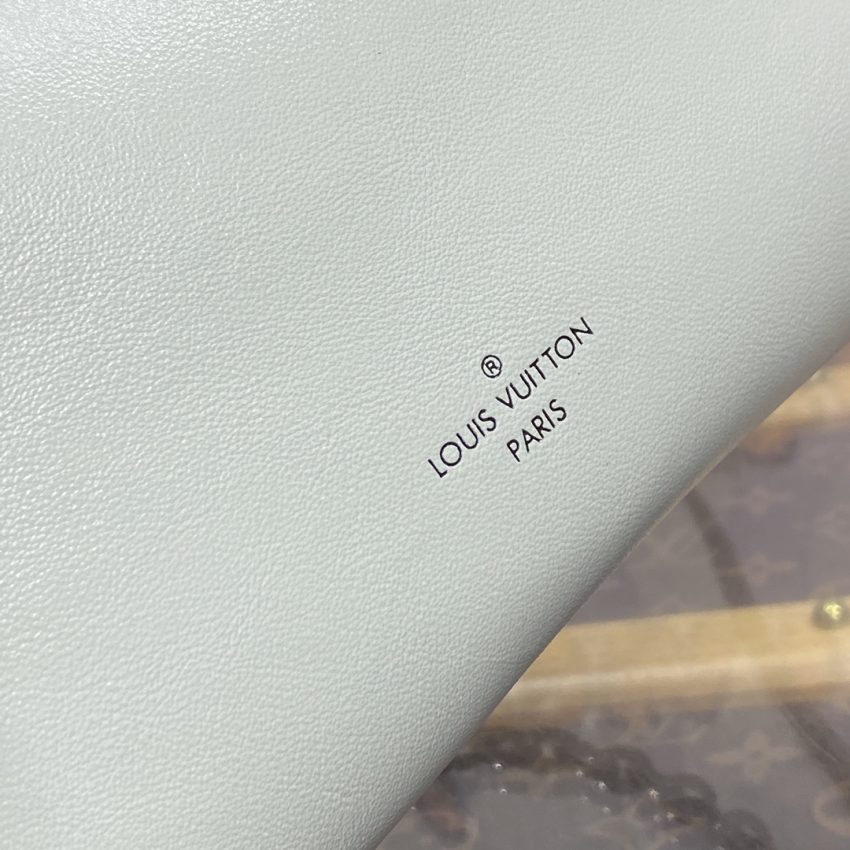 louis vuitton slim trunk white 3