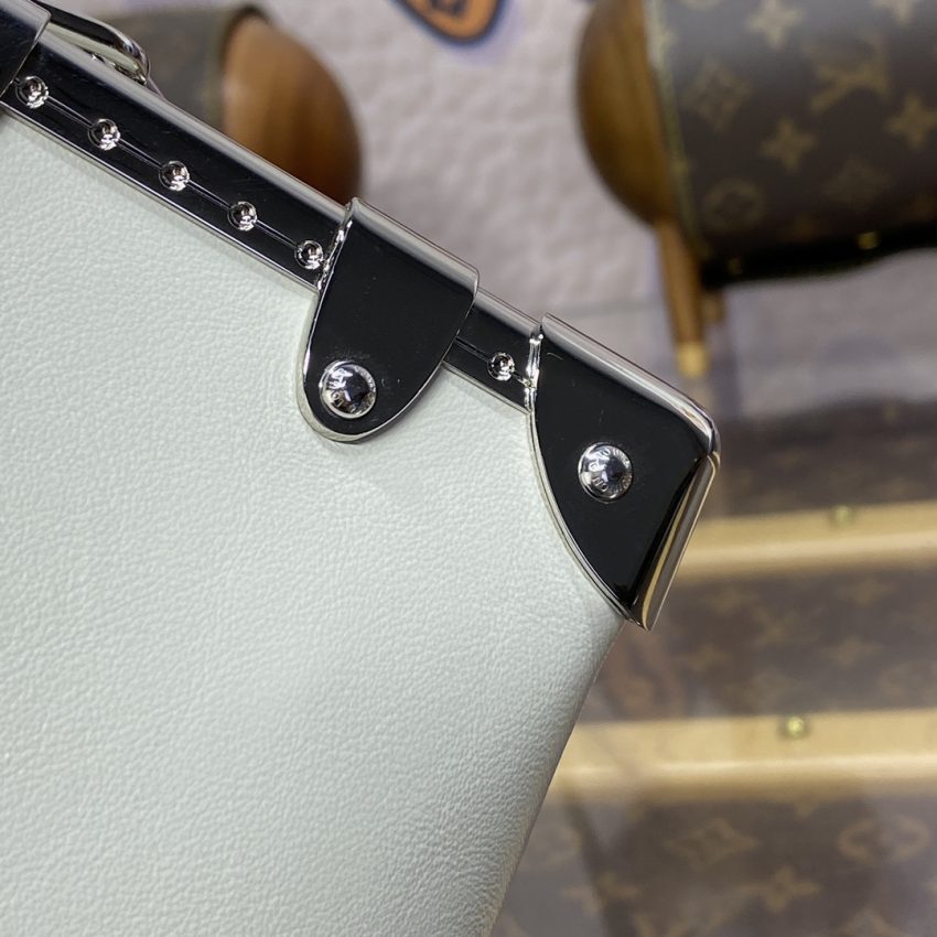 louis vuitton slim trunk white 6