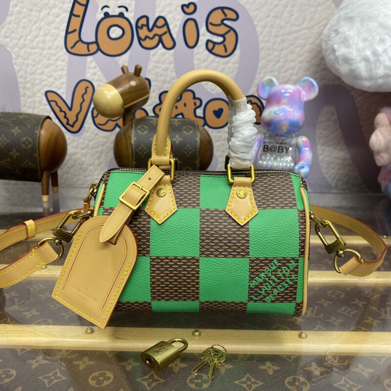 louis vuitton speedy 18 green grid 2
