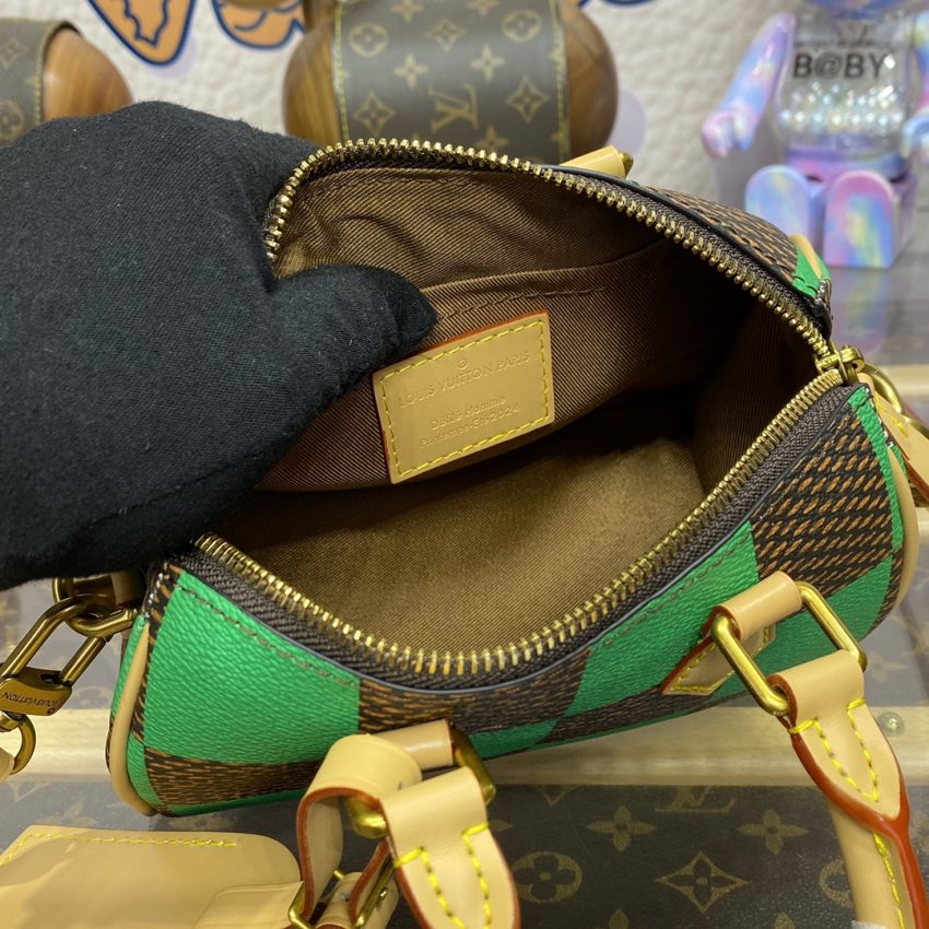 louis vuitton speedy 18 green grid 6