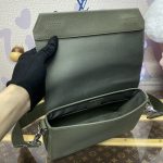 louis vuitton takeoff messenger 4