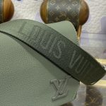 louis vuitton takeoff messenger 8