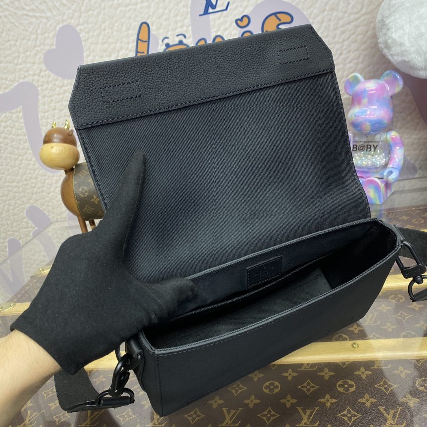 louis vuitton takeoff messenger black 2