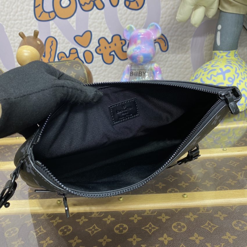 louis vuitton takeoff pouch 6