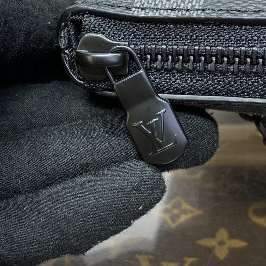 louis vuitton takeoff pouch black grid 2