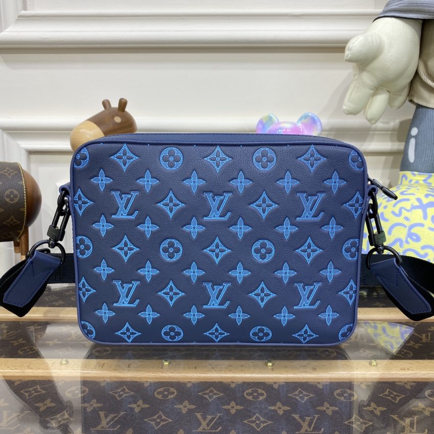 louis vuitton trio messenger blue 2