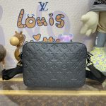 louis vuitton trio messenger full black 5