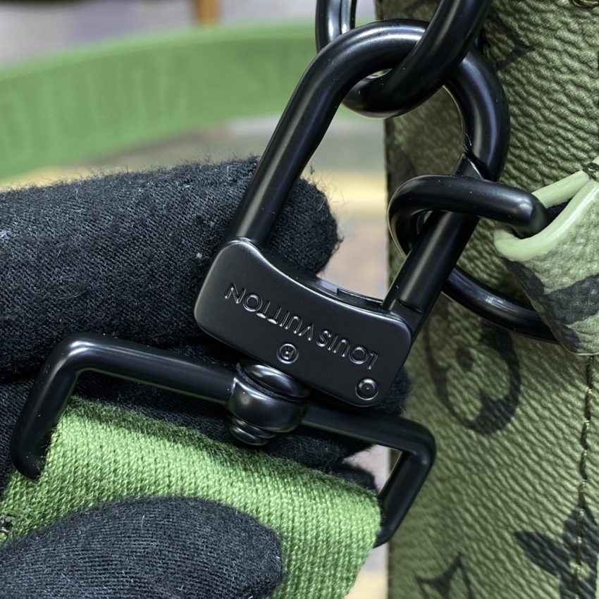 louis vuitton trio messenger green 8