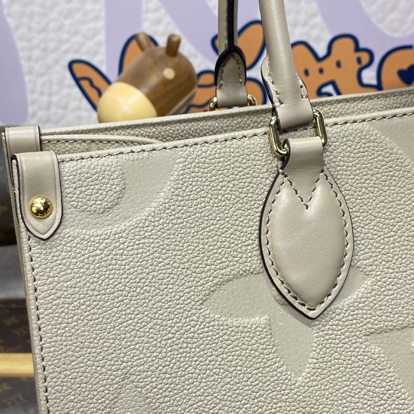 lv onthego beige 2