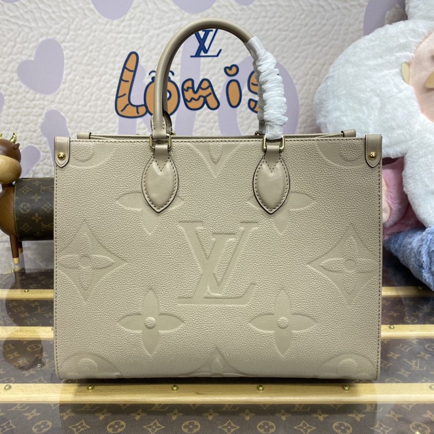 lv onthego beige 3