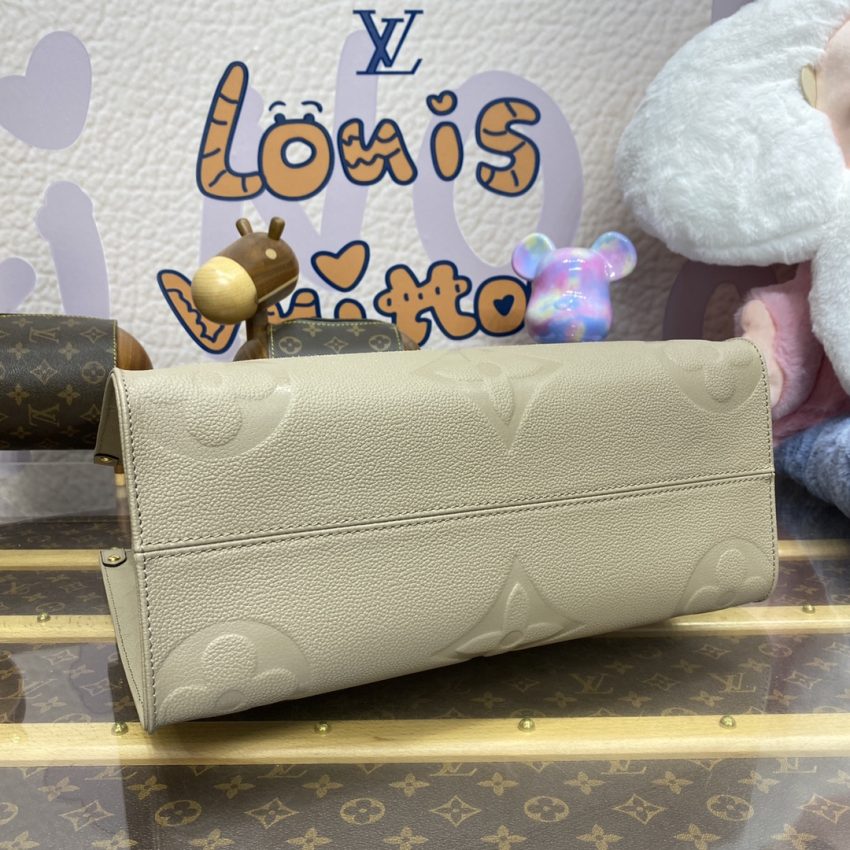 lv onthego beige 4