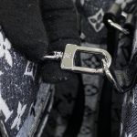 lv onthego black denim 6