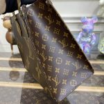 lv-onthego-brown-canvas gallery 5