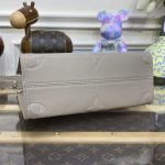 lv onthego pm beige 4