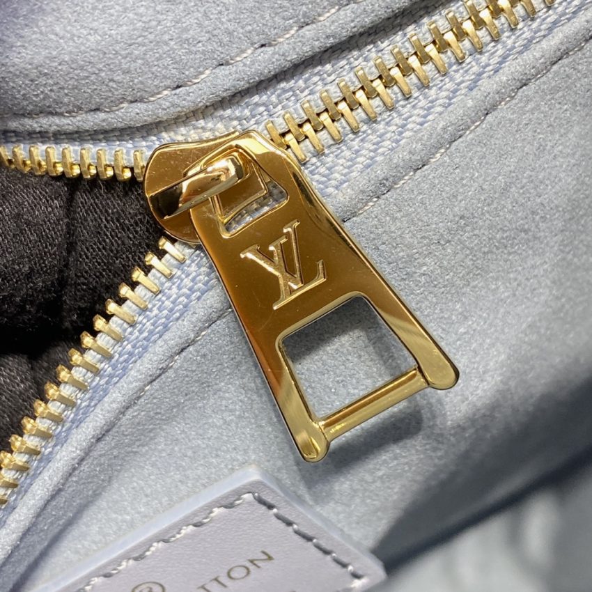 lv onthego pm sky blue 2